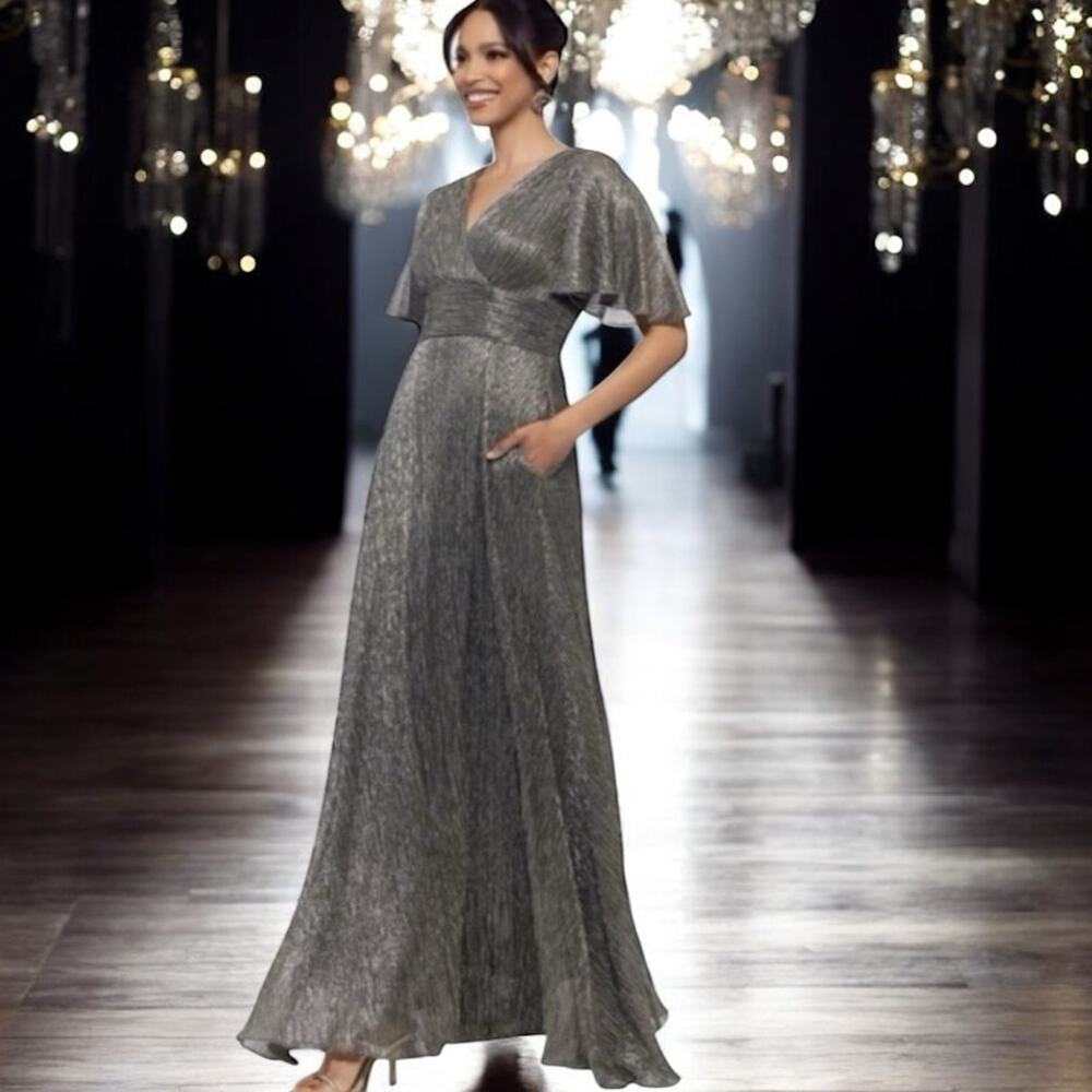 Betsy and Adam Short Sleeve Gown Silver Metallic V Neck Dress Size 14 Cocktail‎